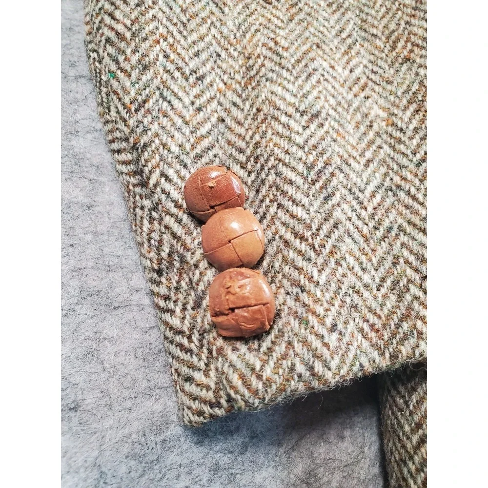 Orvis buttons have